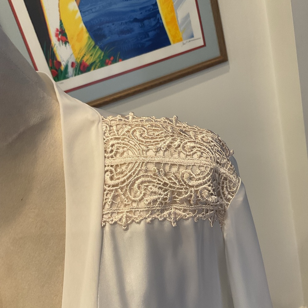 Linea Donatella White Satin Chemise + Robe - Picture 15 of 16